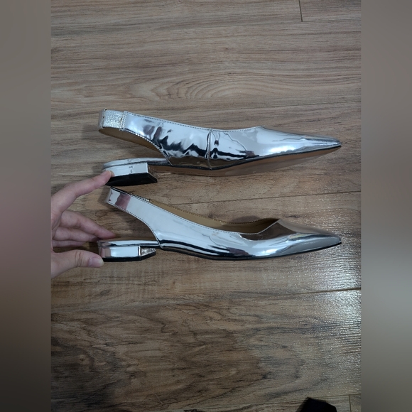 Banana Republic Women's Silver Slingback Pointed Toe Flats - Size 6.5 - Picture 2 of 5